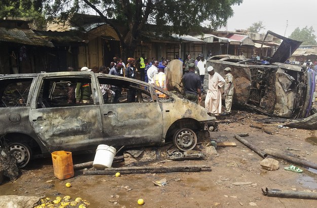 Miejsce zamachu bombowego w nigeryjskim Gombe (grudzień 2014), o który podejrzewano islamistów z Boko Haram /STR /PAP/EPA
