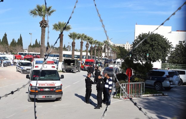 Miejsce zamachu w Tunezji /MOHAMMED MESSARA /PAP/EPA
