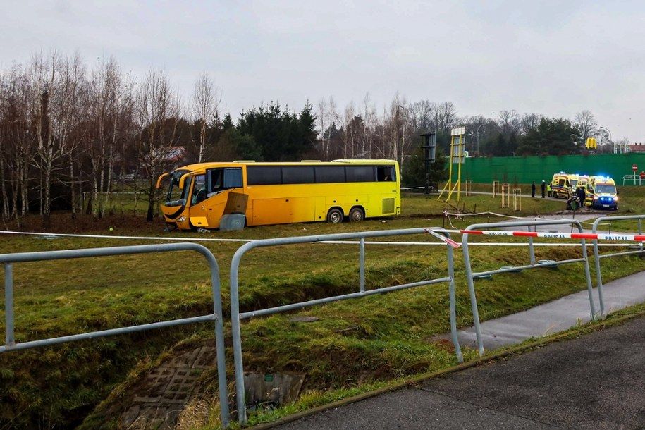 Miejsce zdarzenia drogowego na rondzie im. Jacka Kuronia w Rzeszowie /Darek Delmanowicz /PAP