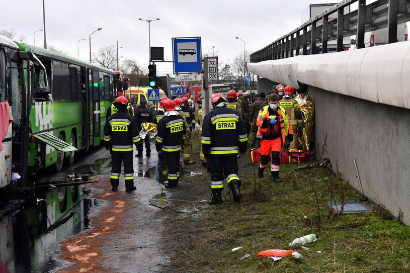 Miejsce zderzenia dwóch autobusów na ul. Gdańskiej w Szczecinie / 	Marcin Bielecki    /PAP
