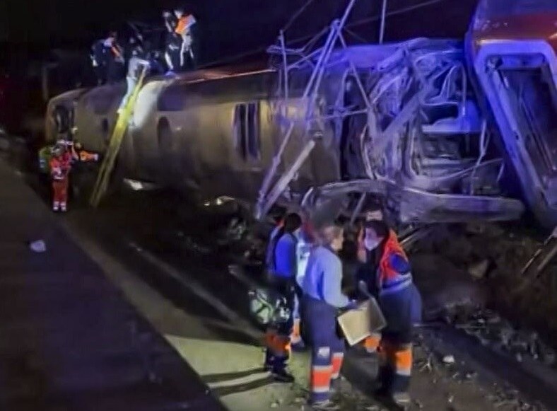 Miejsce zderzenia pociągów w Hiszpanii /ELEANORINTHESKY ON SOCIAL MEDIA X /PAP/EPA