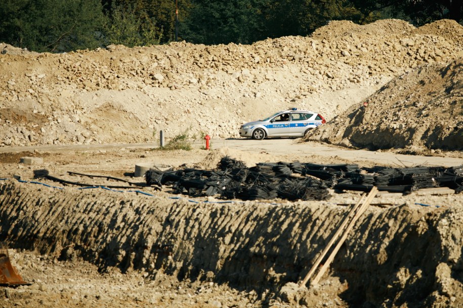 Miejsce znalezienia niewybuchu na terenie przedwojennych zakładów lotniczych w rejonie ul. Wrońskiej w Lublinie /Bartłomiej Wójtowicz /PAP