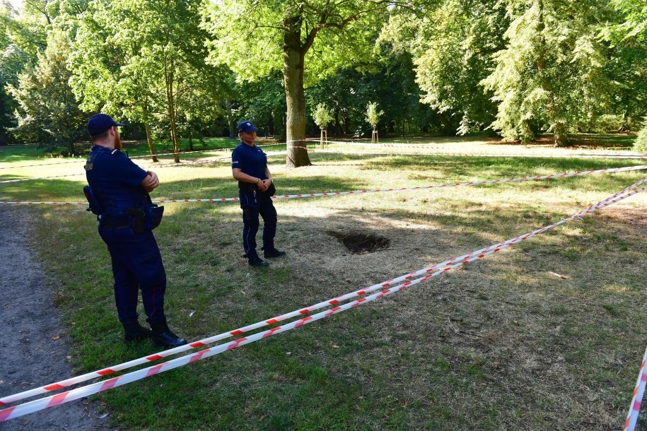 Miejsce zostało zabezpieczone przez strażników miejskich / 	Marcin Bielecki    /PAP