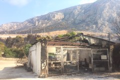 Miejscowość Kineta, spalony bulwar nadmorski w obiektywie RMF FM