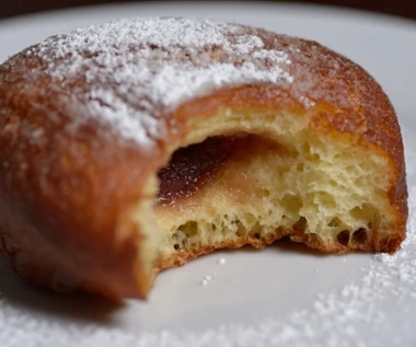 Miękkie, delikatne, idealnie sprężyste. Tradycyjne pączki ze starego przepisu