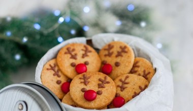 Miękkie, pyszne, a ich wygląd zachwyca. Te ciasteczka na Mikołajki sprawdzą się świetnie