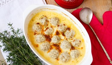 Miękkie, soczyste i lekko pikantne. Najlepsze klopsiki w aksamitnym sosie