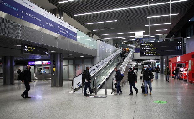 Mieli lecieć z Krakowa i Bydgoszczy do Warszawy. Wylądowali w... Budapeszcie 