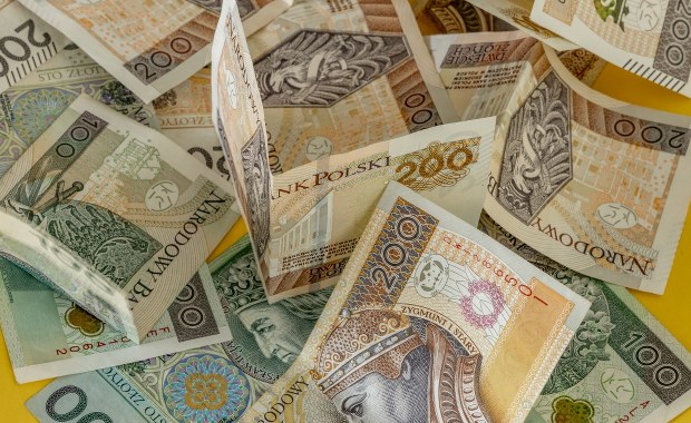 Mieli wyłudzić 800 tys. zł. Areszt dla b. szefa warszawskiej prokuratury apelacyjnej i jego córki