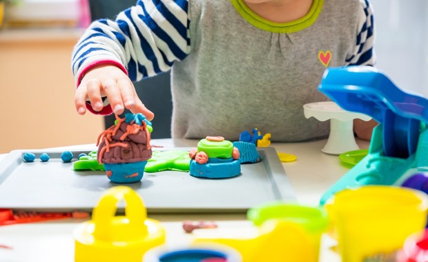 Mieli wyłudzić pół miliona euro unijnych dotacji na żłobki. 9 zatrzymanych
