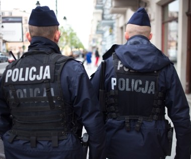 Mieli znęcać się nad bezdomnymi. Dwóch policjantów wydalono ze służby