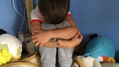 Mieli znęcać się psychicznie i fizycznie nad dziećmi. Prokuratura rozważa zaostrzenie zarzutów 