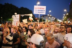 Miesięcznica smoleńska: Marsz Pamięci i kontrmanifestacja