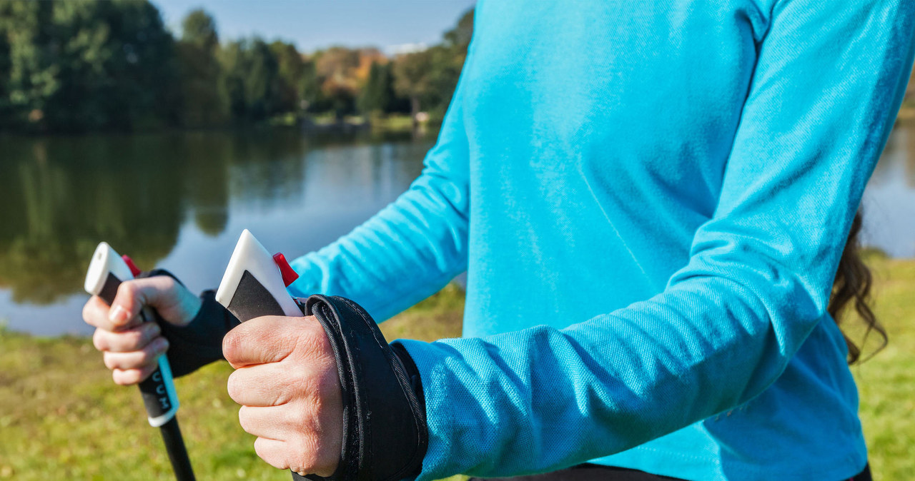 Mięśnie w nordic walking są stymulowane bardziej niz w zwykłym marszu /Picsel /123RF/PICSEL