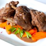 Mięso chudsze i zdrowsze od wieprzowiny. Ma dużo żelaza i białka, ale trzeba je marynować 