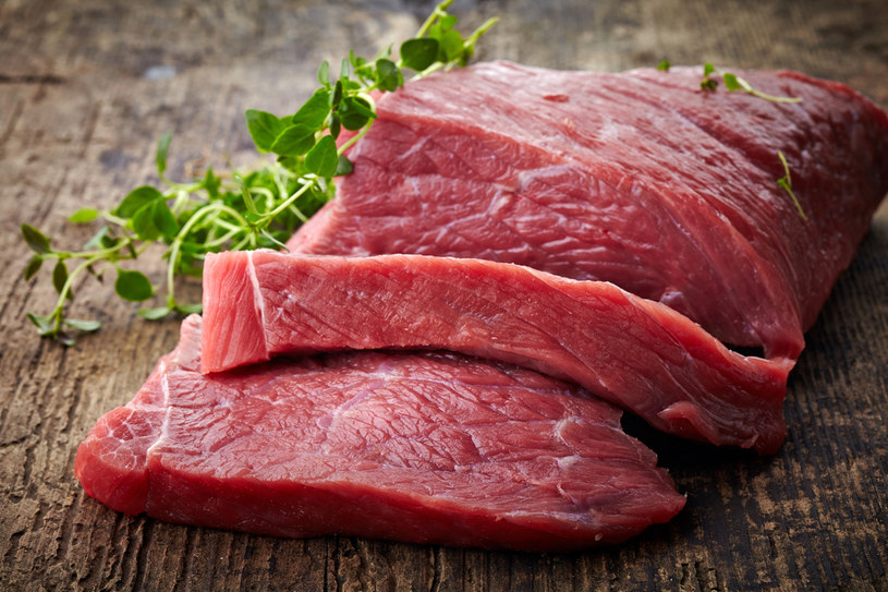 Mięso można zawinąć w pokrzywy /123RF/PICSEL