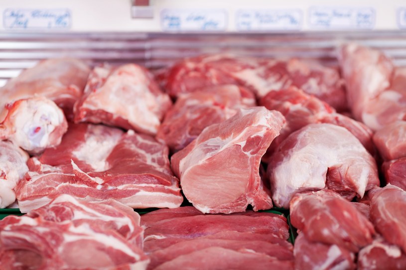 Mięso, szczególnie czerwone, jest ogromnym obciążeniem dla jelit /123RF/PICSEL