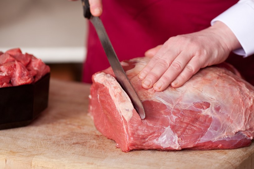 Mięso, szczególnie czerwone, zdaniem ekspertów powinno być ograniczone w diecie do minimum /123RF/PICSEL