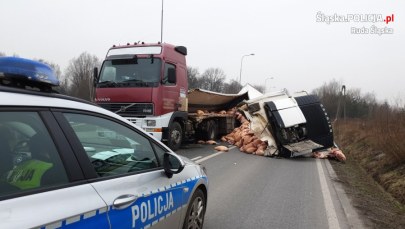Mięso wieprzowe wysypało się na jezdnię. Utrudnienia w Rudzie Śląskiej