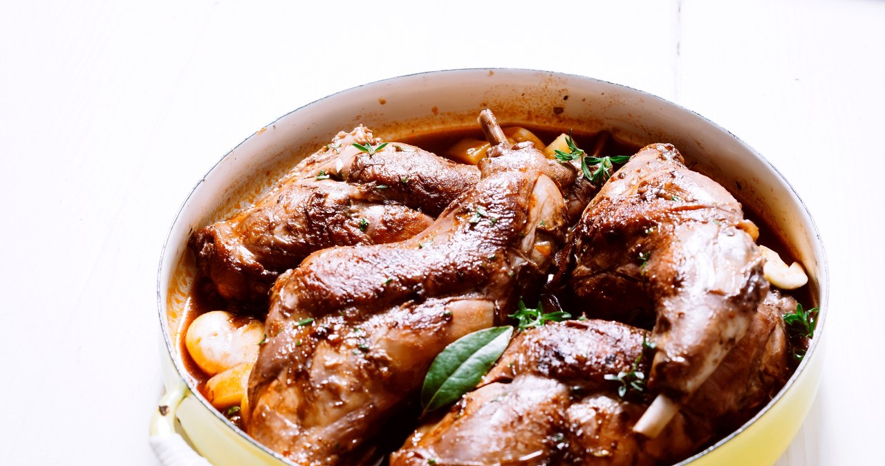 Mięso z królika jest bardzo zdrowe, ale w Polsce mało popularne. /foodandmore /123RF/PICSEL