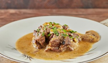 Mięso zdrowsze od wołowiny i wieprzowiny. Ma ogrom kolagenu i żelaza, dobre dla serca i mózgu