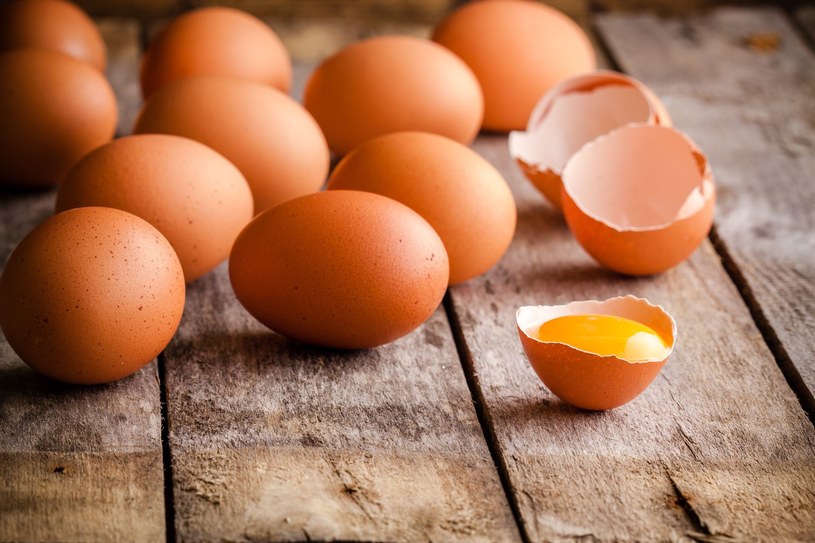 Mieszanka z jajek uzupełni niedobory wapnia w organizmie /123RF/PICSEL