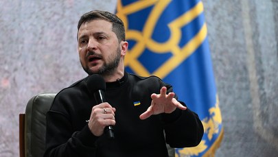 "Mieszkam tu od roku". Zełenski pokazał dziennikarzowi zakamarki swojej kancelarii