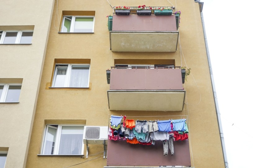 Mieszkań komunalnych brakuje, są kolejki po lokale socjalne /Piotr Kamionka /Reporter