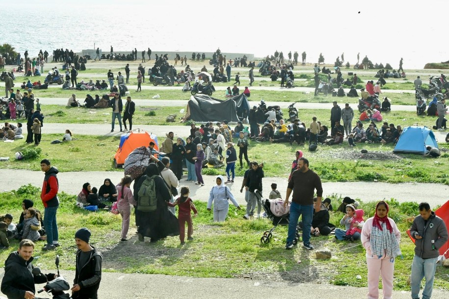 Mieszkańcy Bejrutu, którzy uciekli z obszarów zagrożonych izraelskim atakiem. /PAP/EPA/WAEL HAMZEH /PAP/EPA