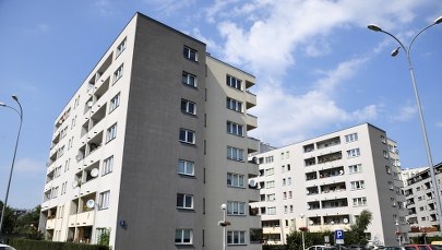 ​Mieszkańcy bloku w Warszawie muszą się wyprowadzić przez "błędy projektowe"