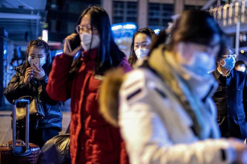 Mieszkańcy Chin w ochronnych maseczkach /NOEL CELIS/AFP /AFP