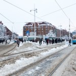 Mieszkańcy do pracy jeżdżą na nartach. Zima uderzyła w Szwecję