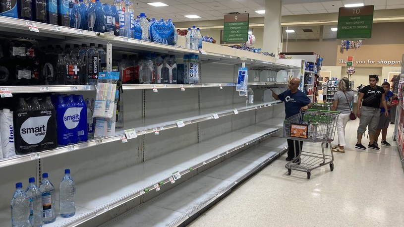 Mieszkańcy Florydy wykupują artykuły pierwszej potrzeby w sklepach po ostrzeżeniach władz /Cristobal Reyes/Orlando Sentinel/Tribune News Service /Getty Images