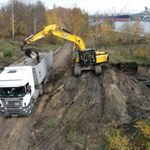 Mieszkańcy Gdańska mogą czuć zapach ropy. Z ziemi usuwane są odpady