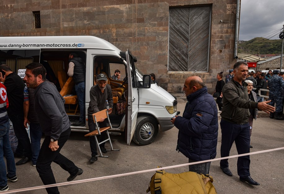 MIeszkańcy Górskiego Karabachu po ucieczce do Armenii /NAREK ALEKSANYAN /PAP/EPA