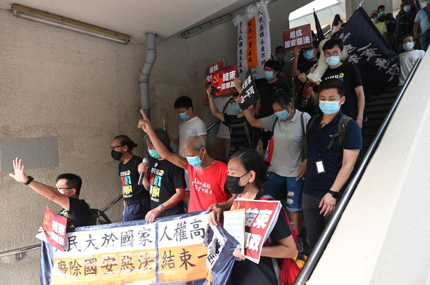 Mieszkańcy Hongkongu protestujący przeciwko nowym przepisom /MIGUEL CANDELA /PAP/EPA