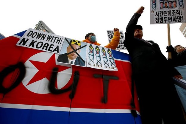 Mieszkańcy Korei Południowej protestują przeciwko działaniom Korei Północnej /JEON HEON-KYUN /PAP/EPA