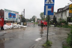 Mieszkańcy Krakowskiego osiedla Złocień walczą z wodą