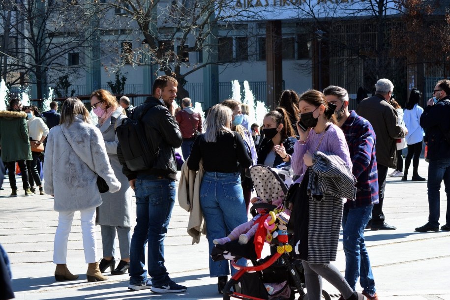 Mieszkańcy Larisy wylegli na ulice /EPA/APOSTOLIS DOMALIS /PAP/EPA