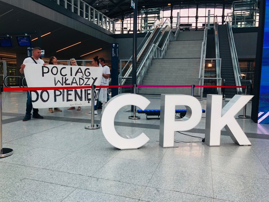 Mieszkańcy łódzkiego osiedla Mileszki i miasta Brzeziny nie są zadowoleni z wybranego wariantu inwestorskiego KDP /Agnieszka Wyderka /RMF FM