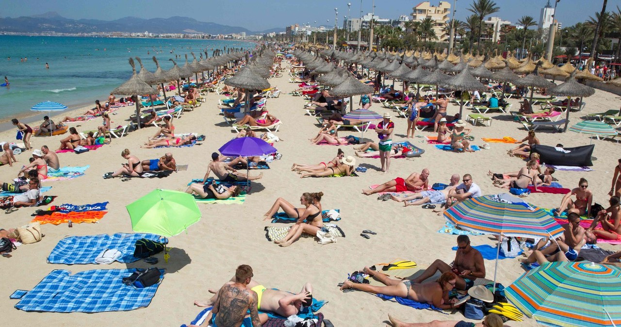 Mieszkańcy Majorki protestują przeciwko zagranicznym turystom. Narzekają na coraz droższe nieruchomości /AFP