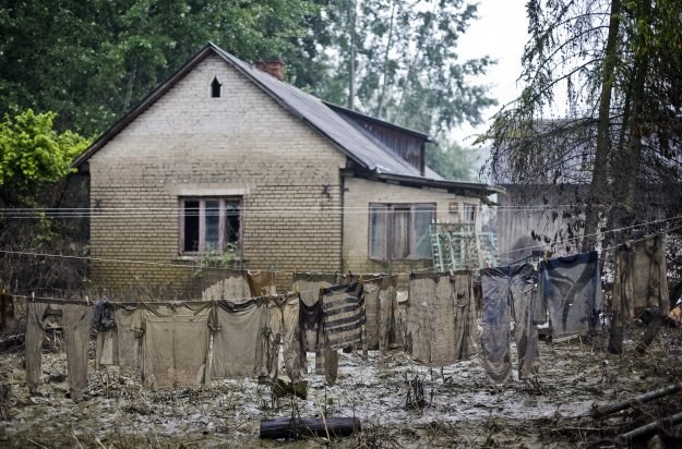 Mieszkańcy Małopolski mają kłopoty z otrzymaniem odszkodowania po powodzi /AFP