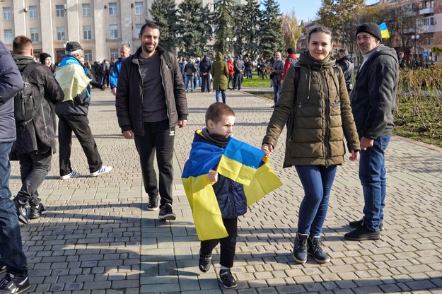 Mieszkańcy na ulicach Chersonia. /Alena Solomonova /PAP