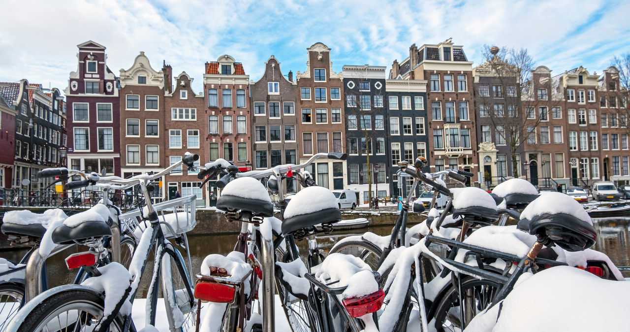 Mieszkańcy Niderlandów są najbogatsi w UE? Tak wynika z analiz ekspertów. Na zdj. zimowy Amsterdam /123RF/PICSEL