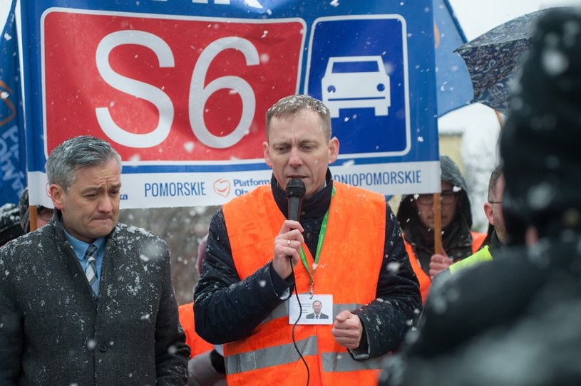 Mieszkańcy od lat domagają się budowy drogi S6 /Marcin Kamiński /East News