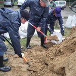 Mieszkańcy Odolanowa umacniają wały    