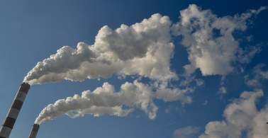 Mieszkańcy Płocka: Okna trzeba zamykać! Służby kryzysowe: Wysokie stężenie benzenu chwilowe 