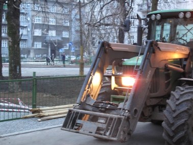 Mieszkańcy poznańskich Jeżyc nie chcą, by Plac Asnyka stał się kamienistą pustynią