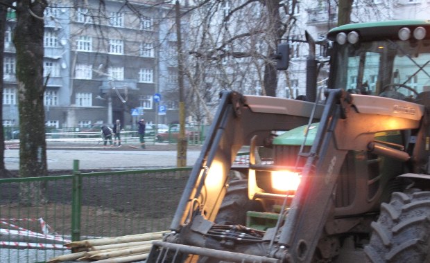 Mieszkańcy poznańskich Jeżyc nie chcą, by Plac Asnyka stał się kamienistą pustynią