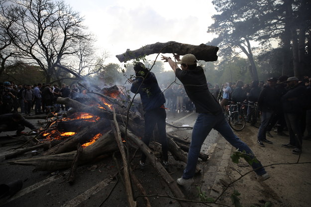 Mieszkańcy protestowali przeciwko koronawirusowym obostrzeniom /OLIVIER HOSLET /PAP/EPA